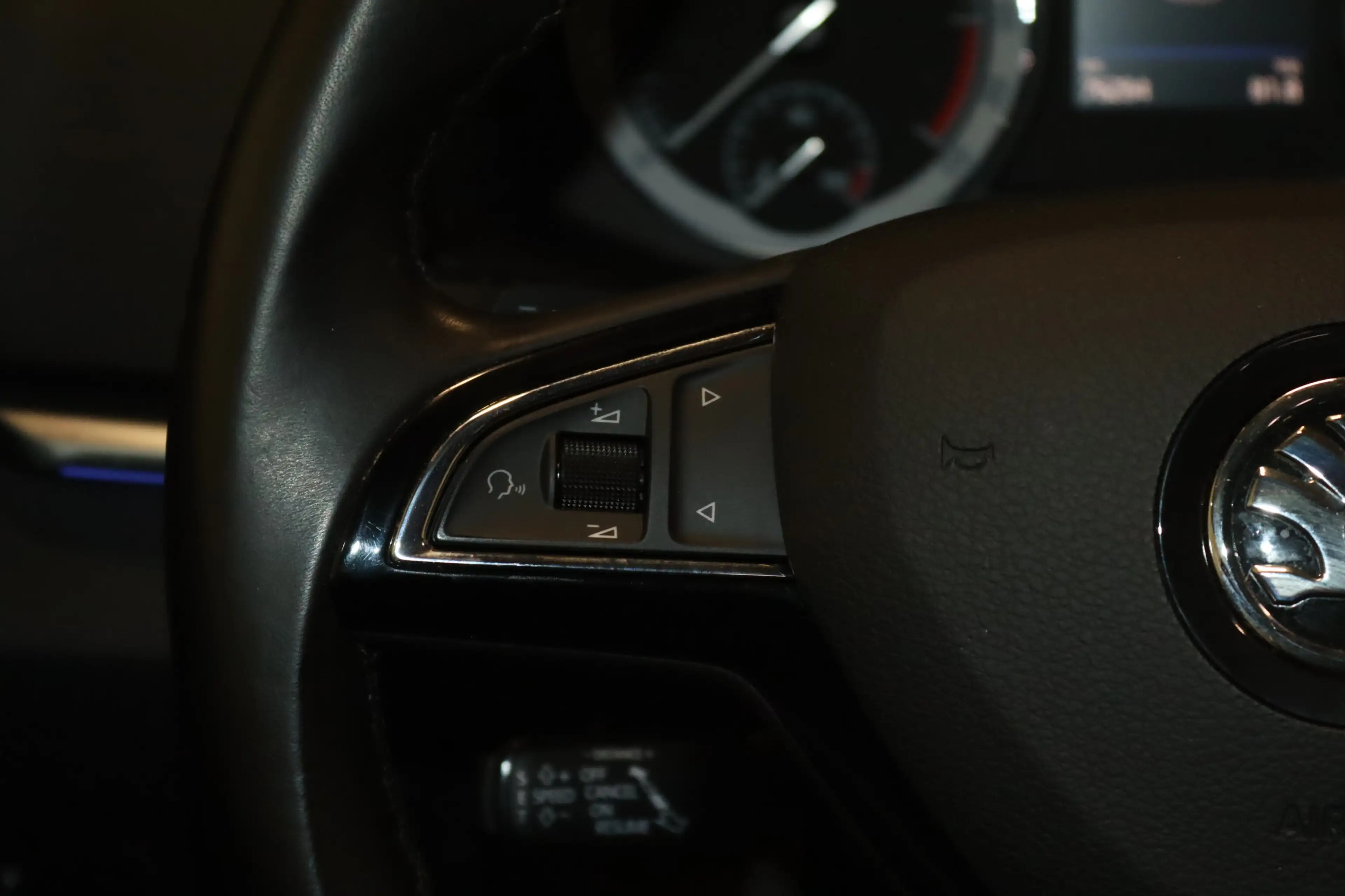 Skoda Karoq 2.0 TDI Style 4x4-Navi-Kamera-ACC-LED-SHZ- — photo 15