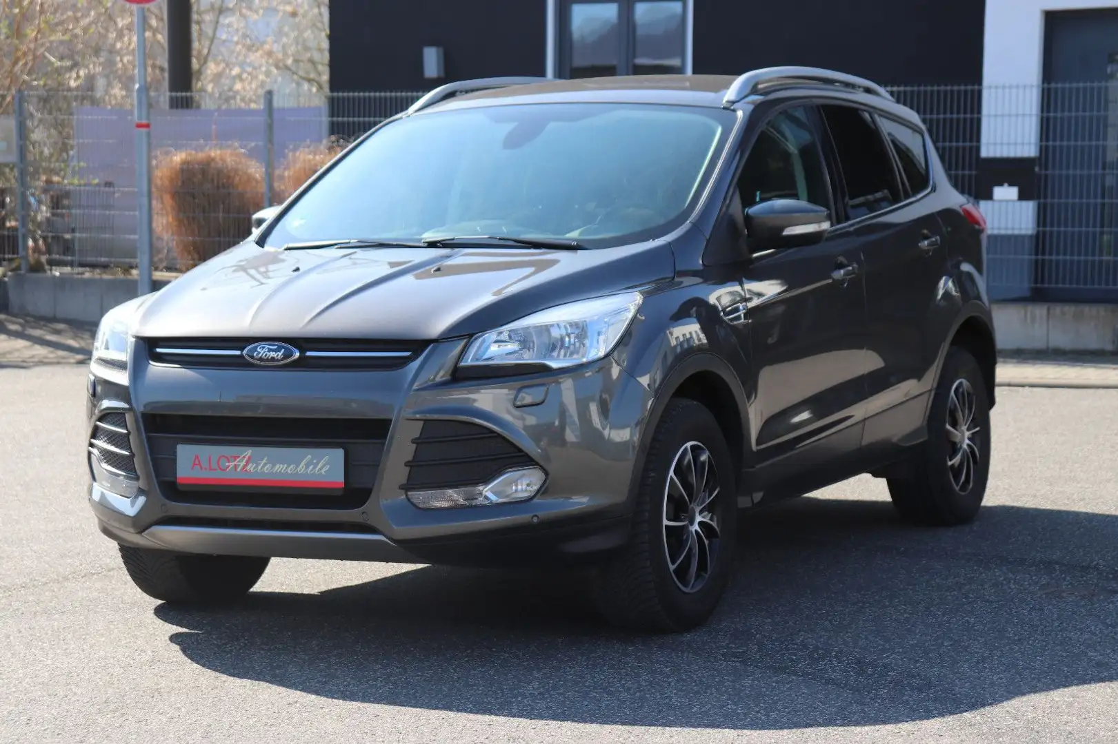 Ford Kuga Trend Grau - 1