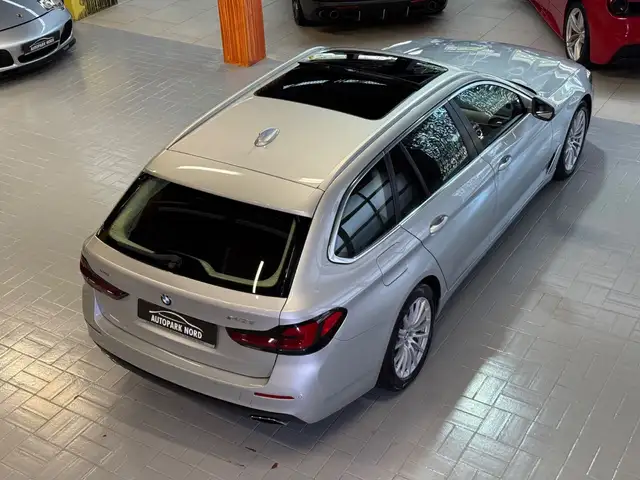 BMW 5 Series view 10