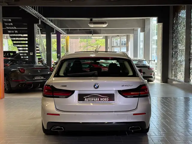 BMW 5 Series view 6