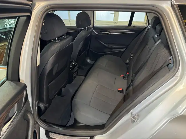 BMW 5 Series view 13