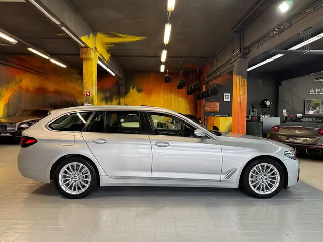 BMW 5 Series view 8