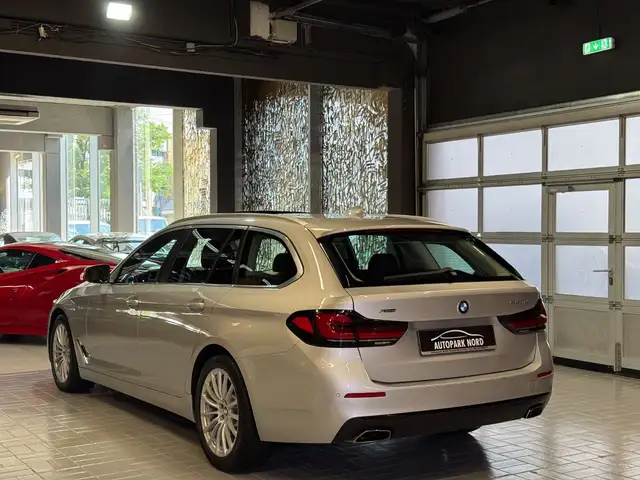 BMW 5 Series view 5