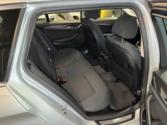 BMW 5 Series view 12