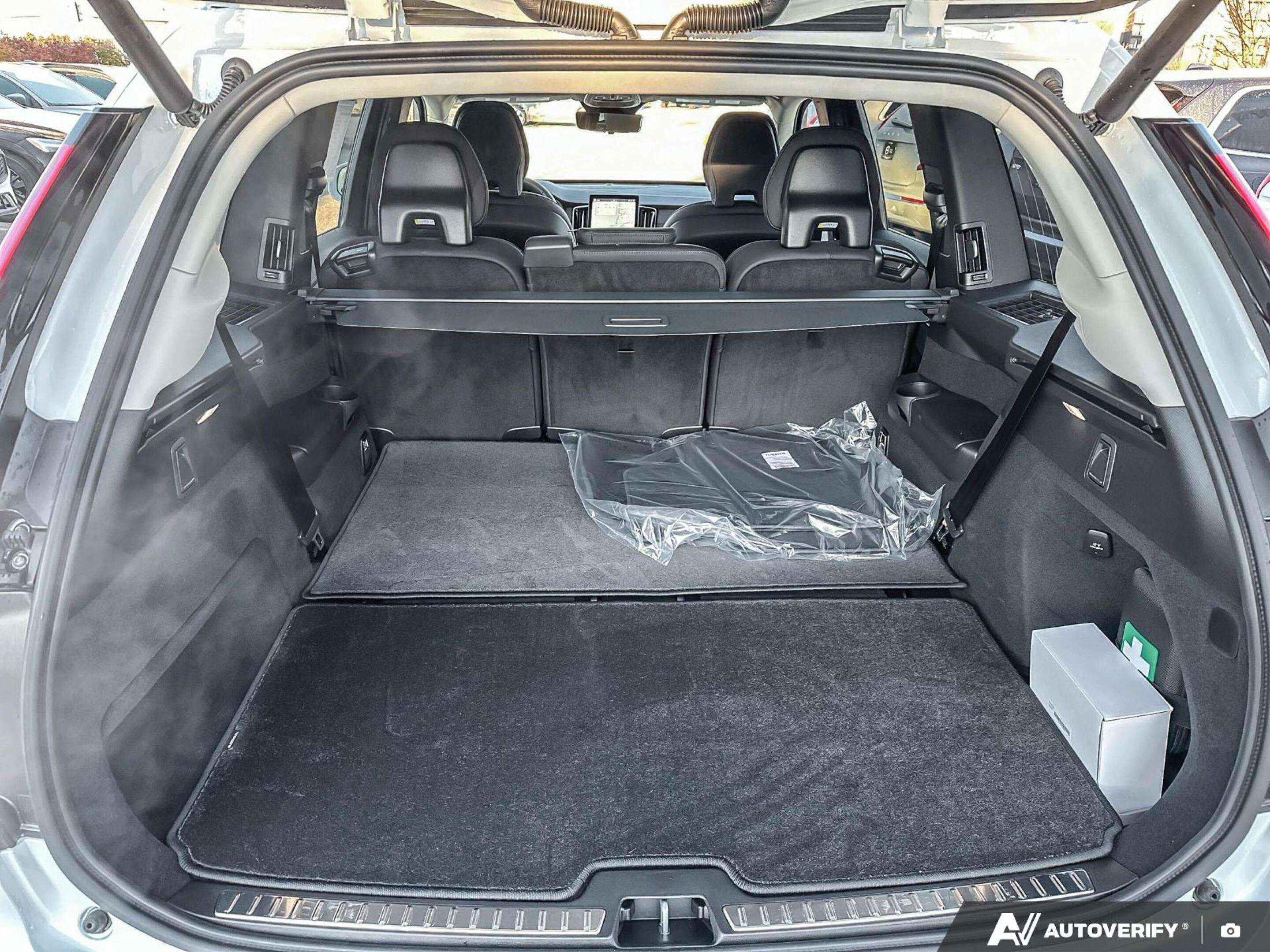 2026 Volvo XC90 Core Bright Theme DEMO MODEL SPECIAL - $4,000 OFF! thumb 9