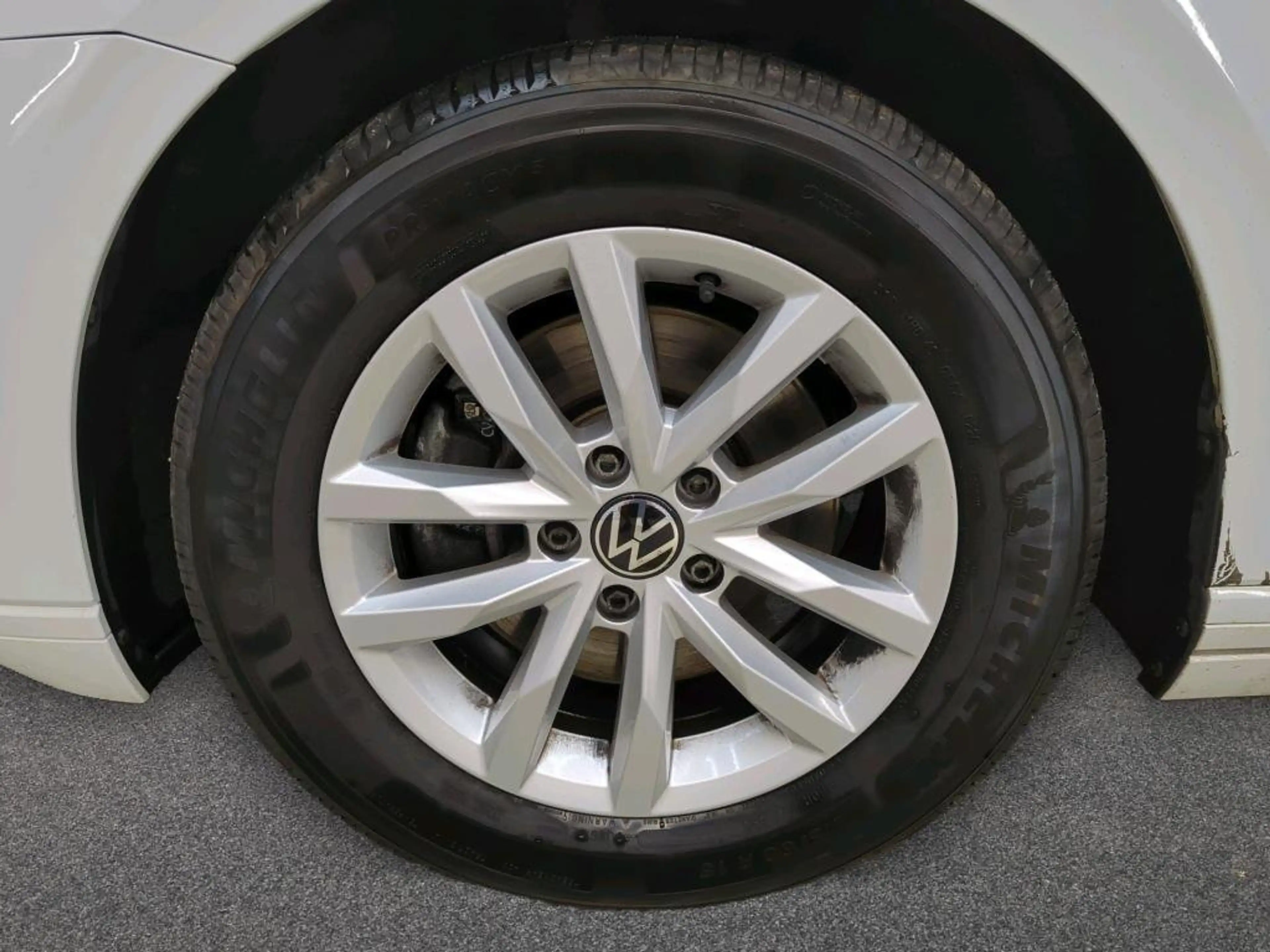 Volkswagen Passat Variant 2.0 TDI Business AHK Pano ACC — photo 12