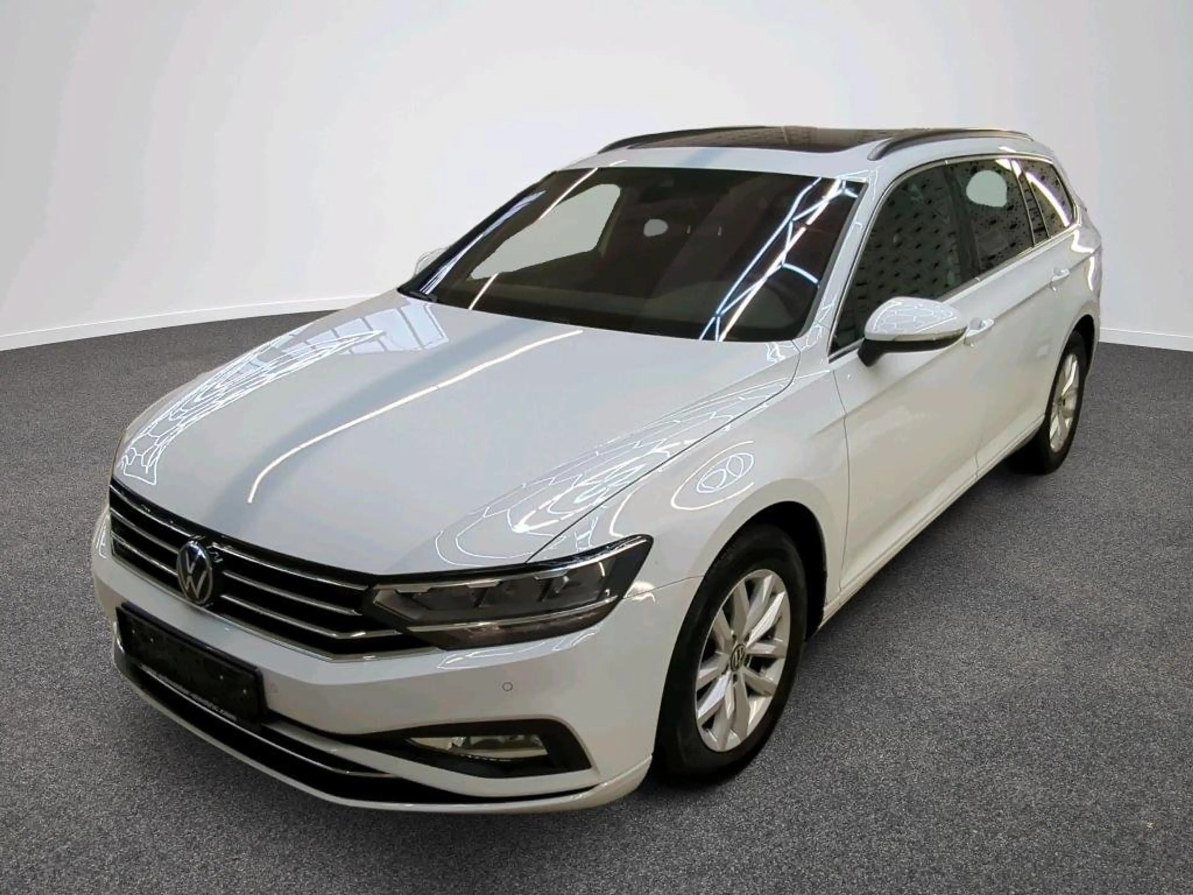 Volkswagen Passat Variant 2.0 TDI Business AHK Pano ACC — photo 2