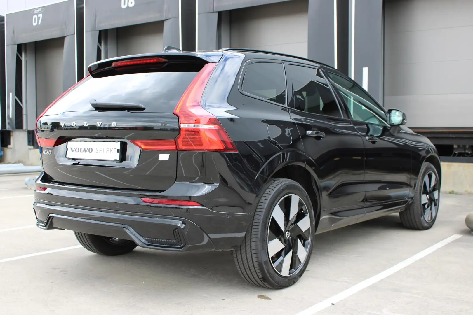 Volvo XC60 T6 350PK Plug-in hybrid AWD Plus Dark | Adaptieve Zwart - 2