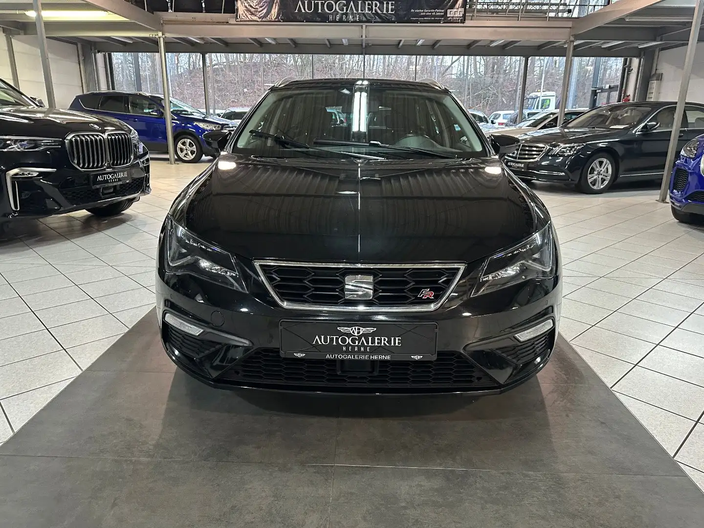 SEAT Leon ST FR*AUT*PANO*LED*NAV*T-LEDER*PDC*SITZHZG* Schwarz - 2