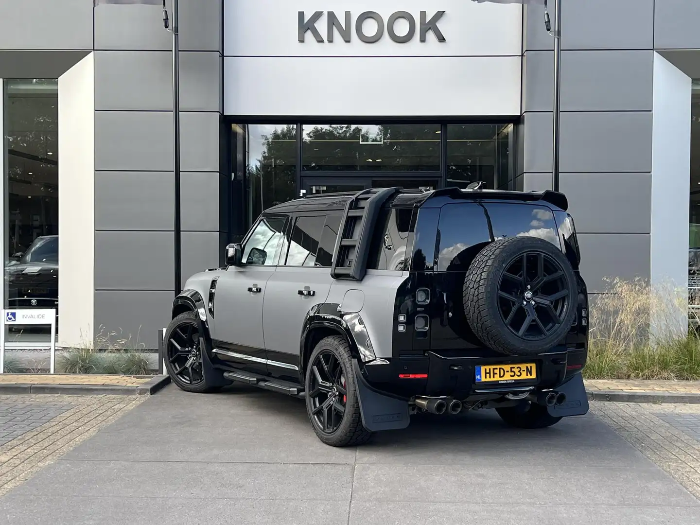 Land Rover Defender 110 P300e X-Dynamic HSE | Urban WideTrack | Quicks Nero - 2