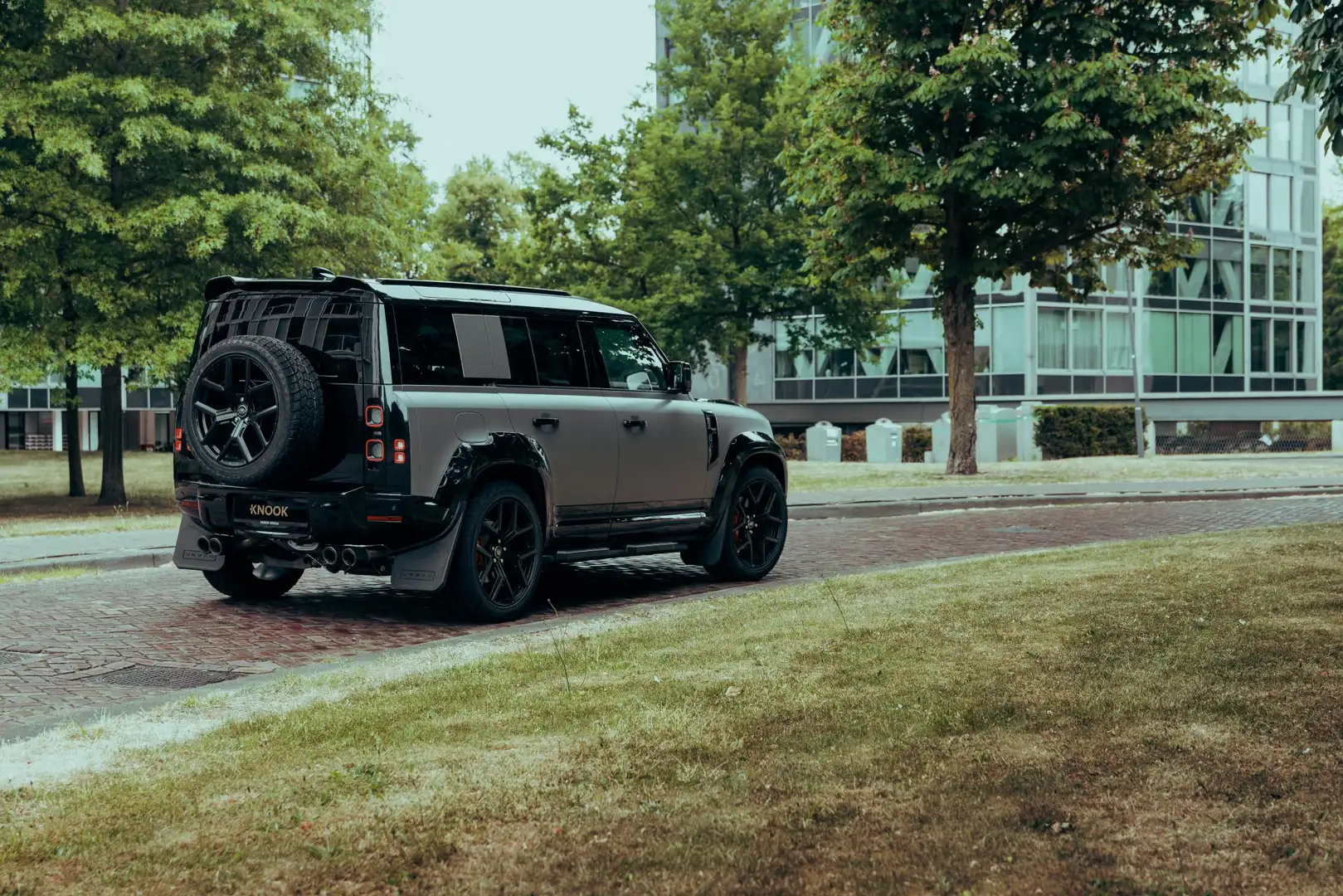 Land Rover Defender 110 P300e X-Dynamic HSE | Urban WideTrack | Quicks Negro - 2