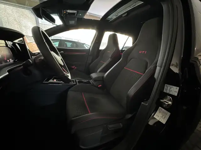 Volkswagen Golf view 6