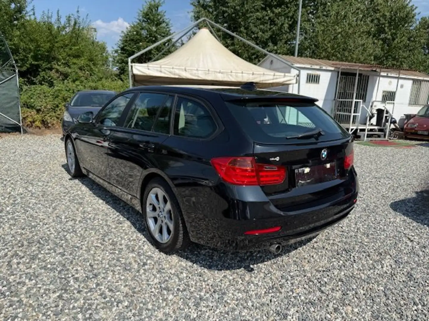 BMW 318 Serie 3 F31 2012 Touring 318d Touring Luxury Nero - 2