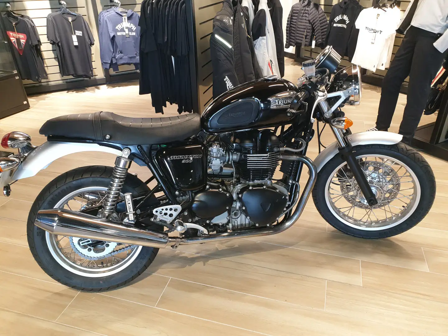 Triumph Thruxton Negru - 1