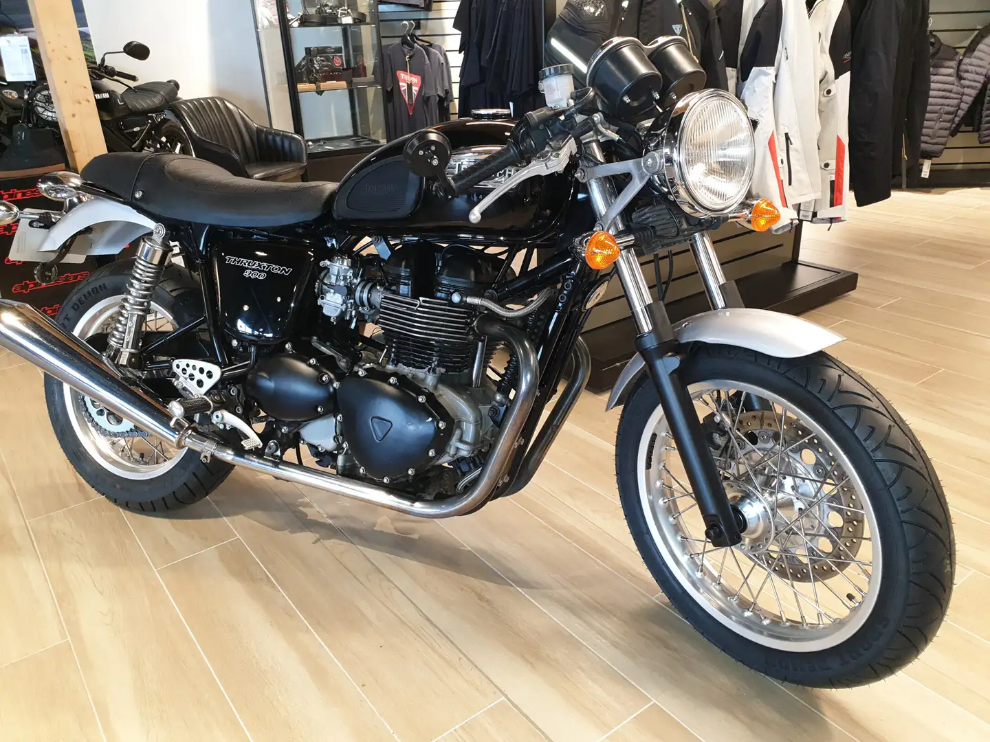 Triumph Thruxton Negru - 2