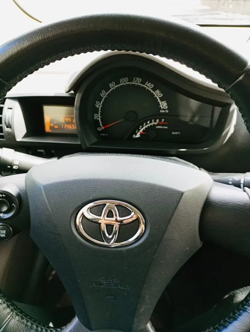 Toyota iQ iQ 1.0 VVTi Aspiration Zwart - 2