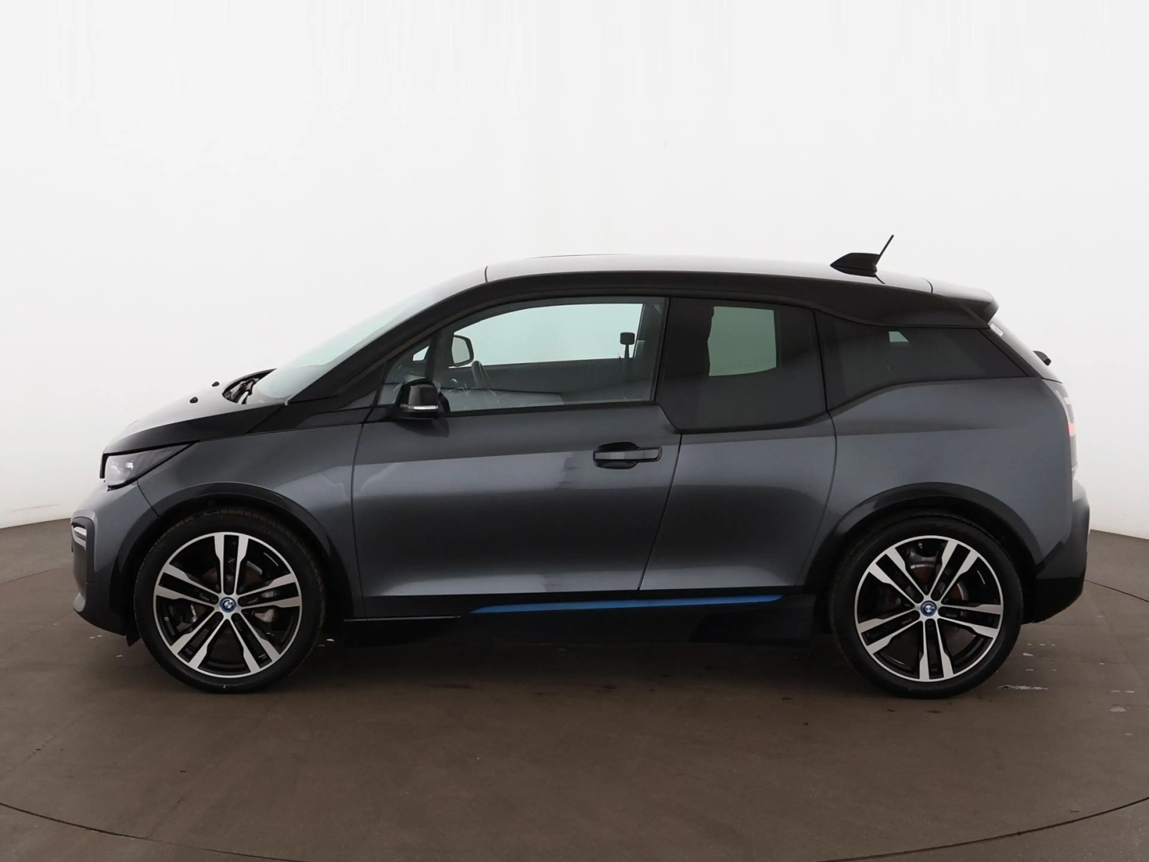 BMW i3 42kWh Aut LED NAVI SITZHZG R-CAM TEMPOMAT — photo 5