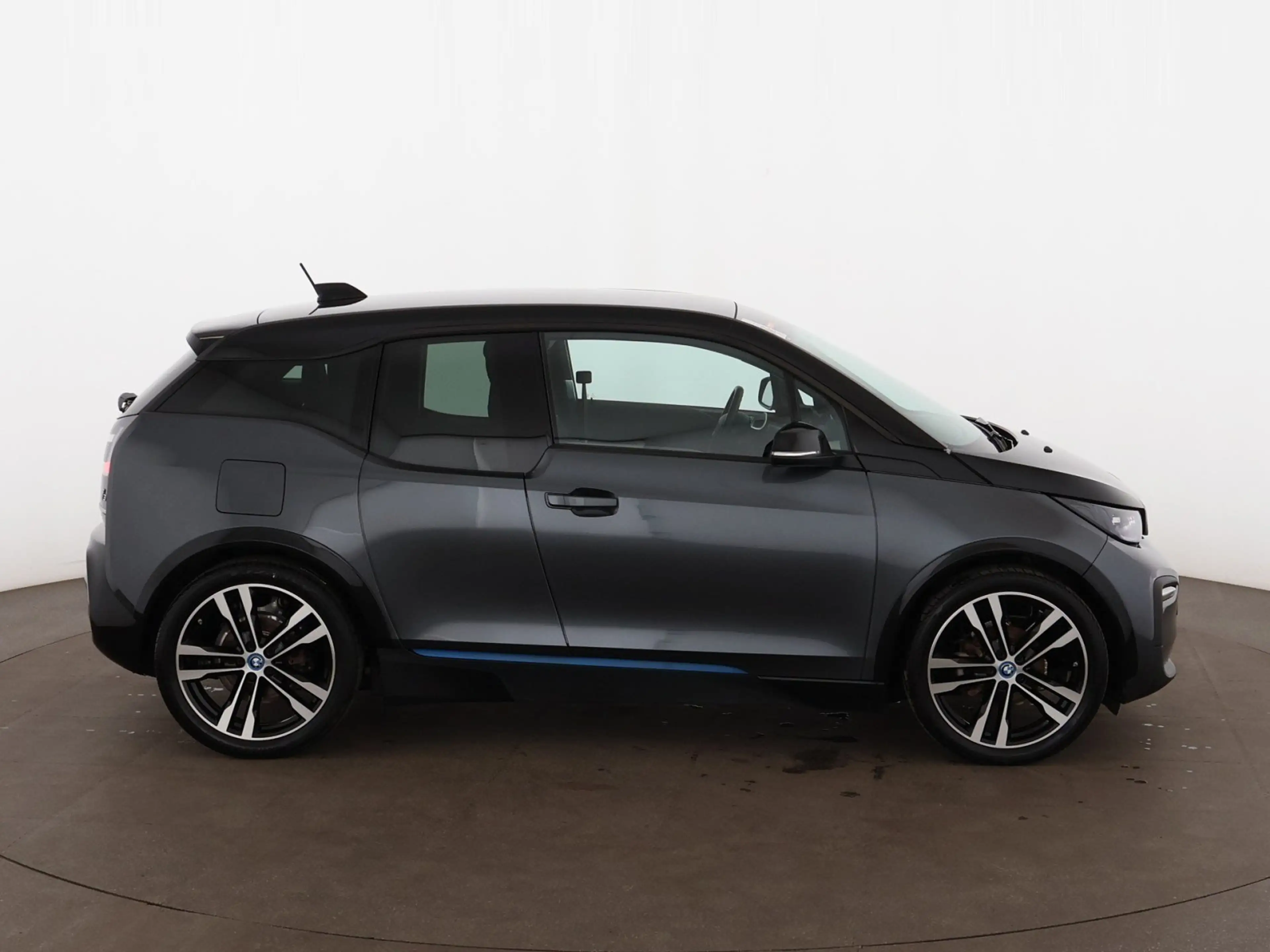 BMW i3 42kWh Aut LED NAVI SITZHZG R-CAM TEMPOMAT — photo 9