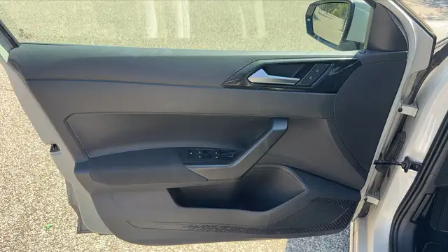 Volkswagen Polo view 7