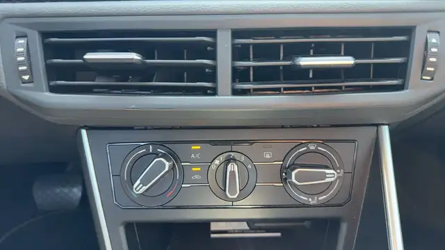Volkswagen Polo view 13