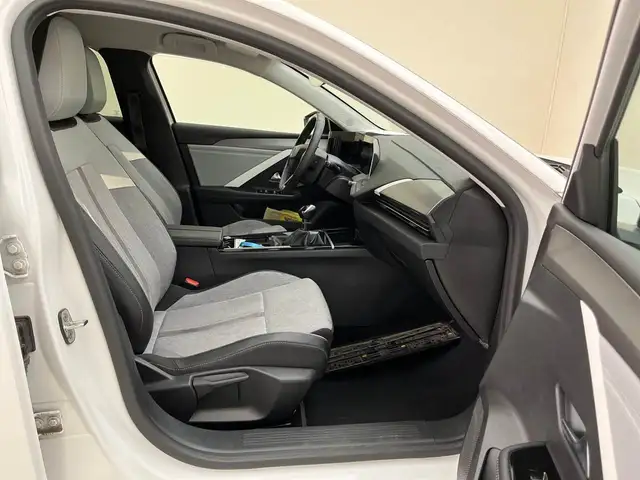 Opel Astra view 7