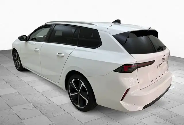 Opel Astra view 4