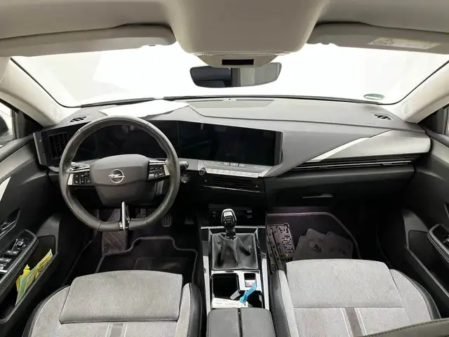 Opel Astra view 8