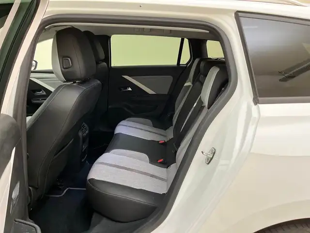 Opel Astra view 14