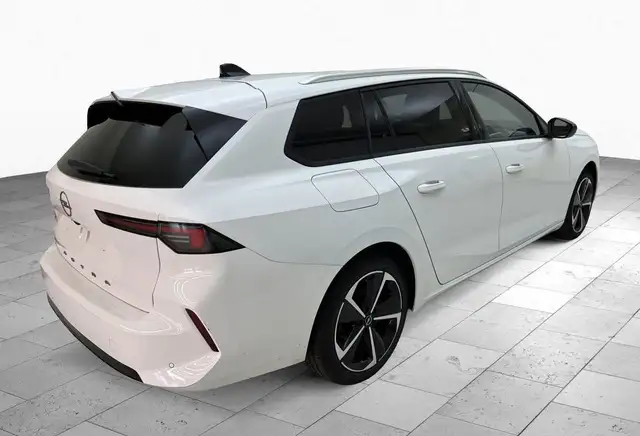 Opel Astra view 3