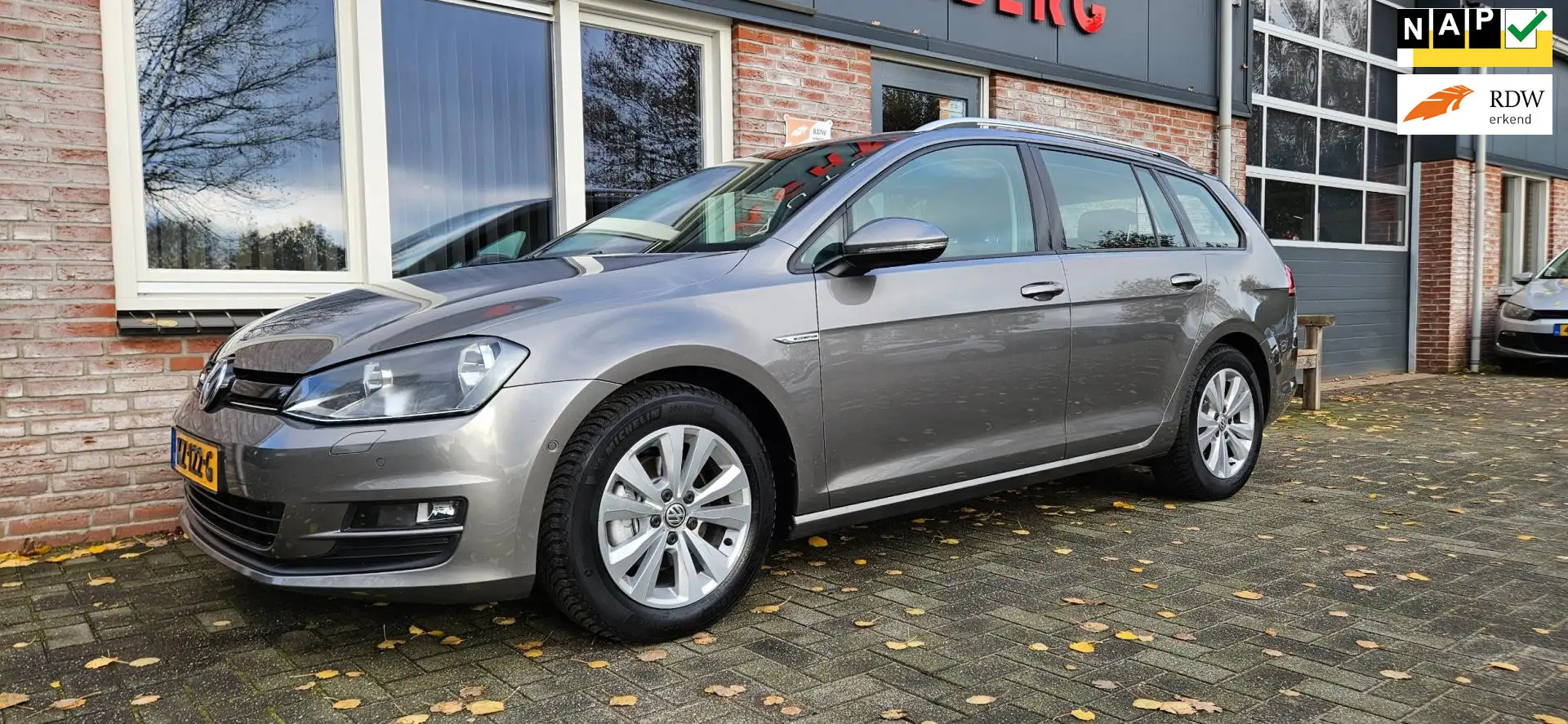 Volkswagen Golf Variant 1.0 TSI Comfortline Carplay! Navigatie! Airco/Clim Gris - 1