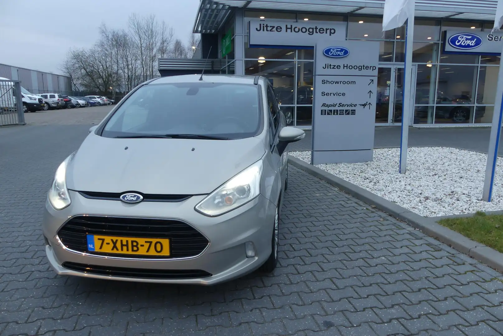 Ford B-Max 1.0 EcoBoost Titanium D.RIEM VERV, CRUISE, CLIMA, Grigio - 1