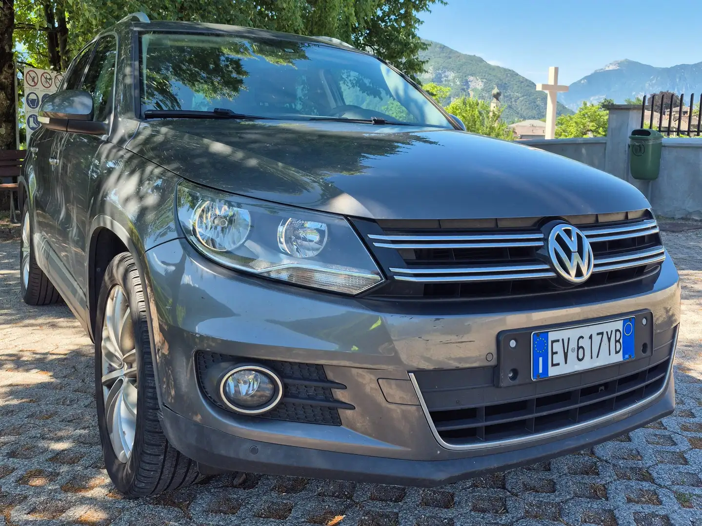 Volkswagen Tiguan Tiguan 2.0 TDI 140 CV Sport & Style Grigio - 2