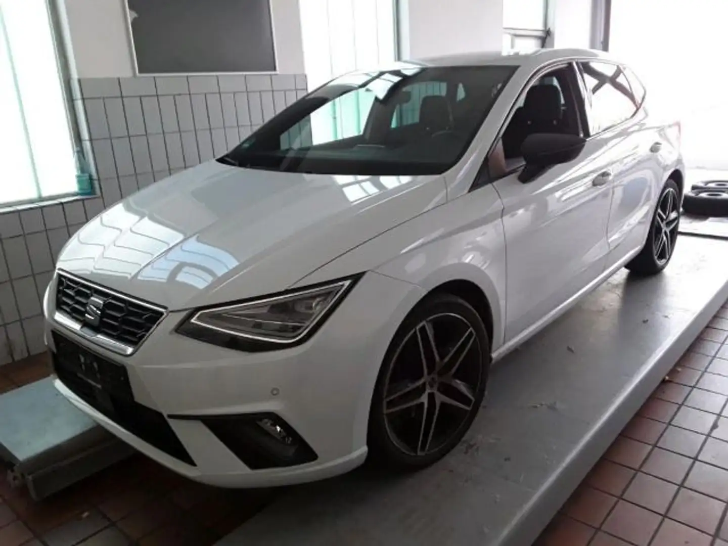 SEAT Ibiza 1.0 TSI DSG FR* Navi*Kamera*Voll-LED*SHZ*P Weiß - 2