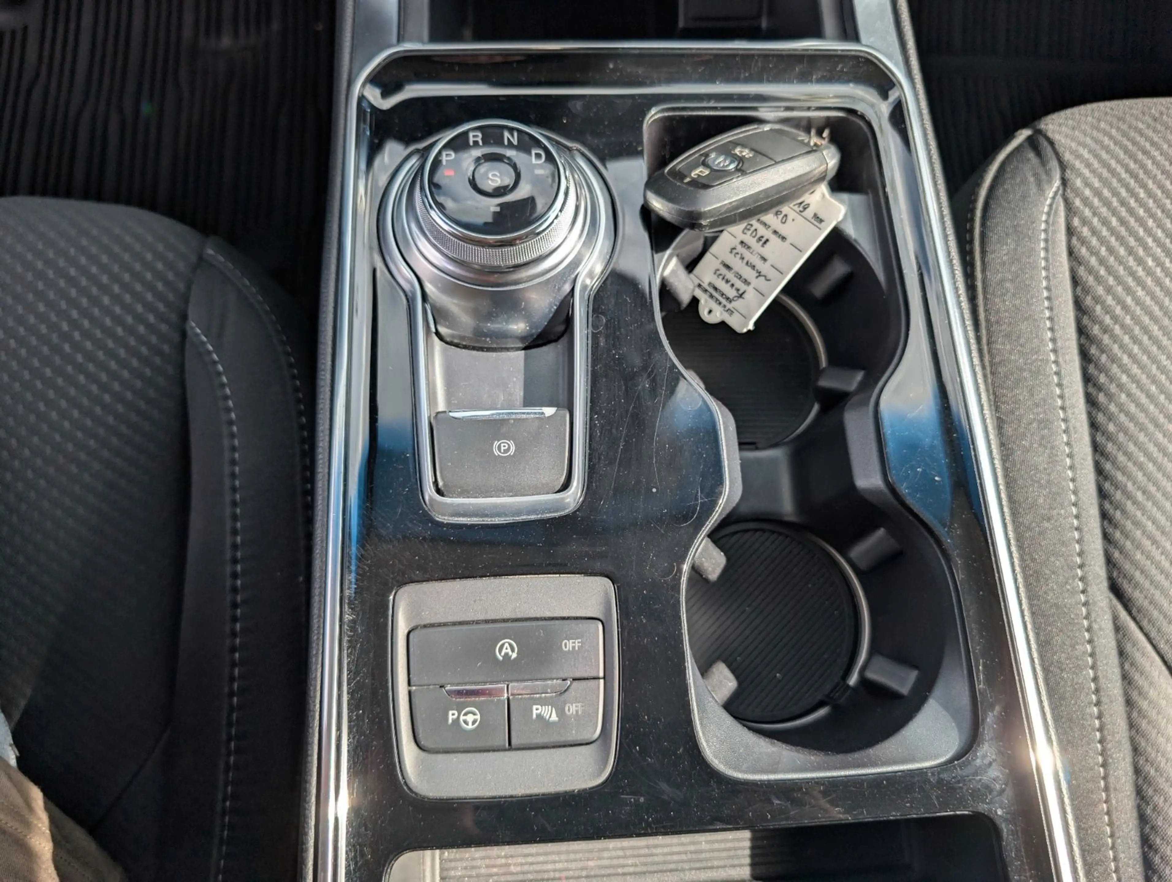 Ford Edge Titanium 4x4 — photo 14