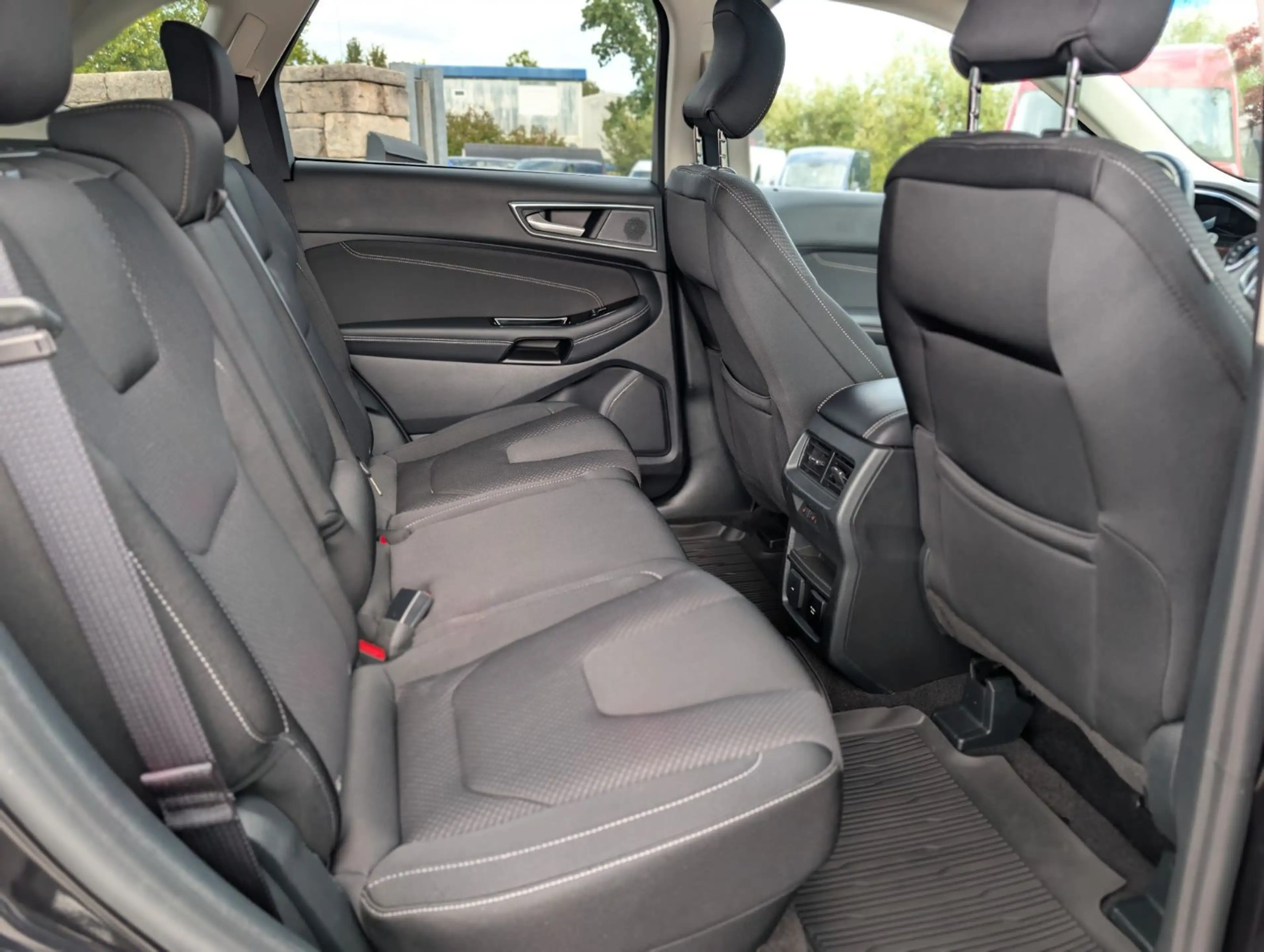 Ford Edge Titanium 4x4 — photo 9
