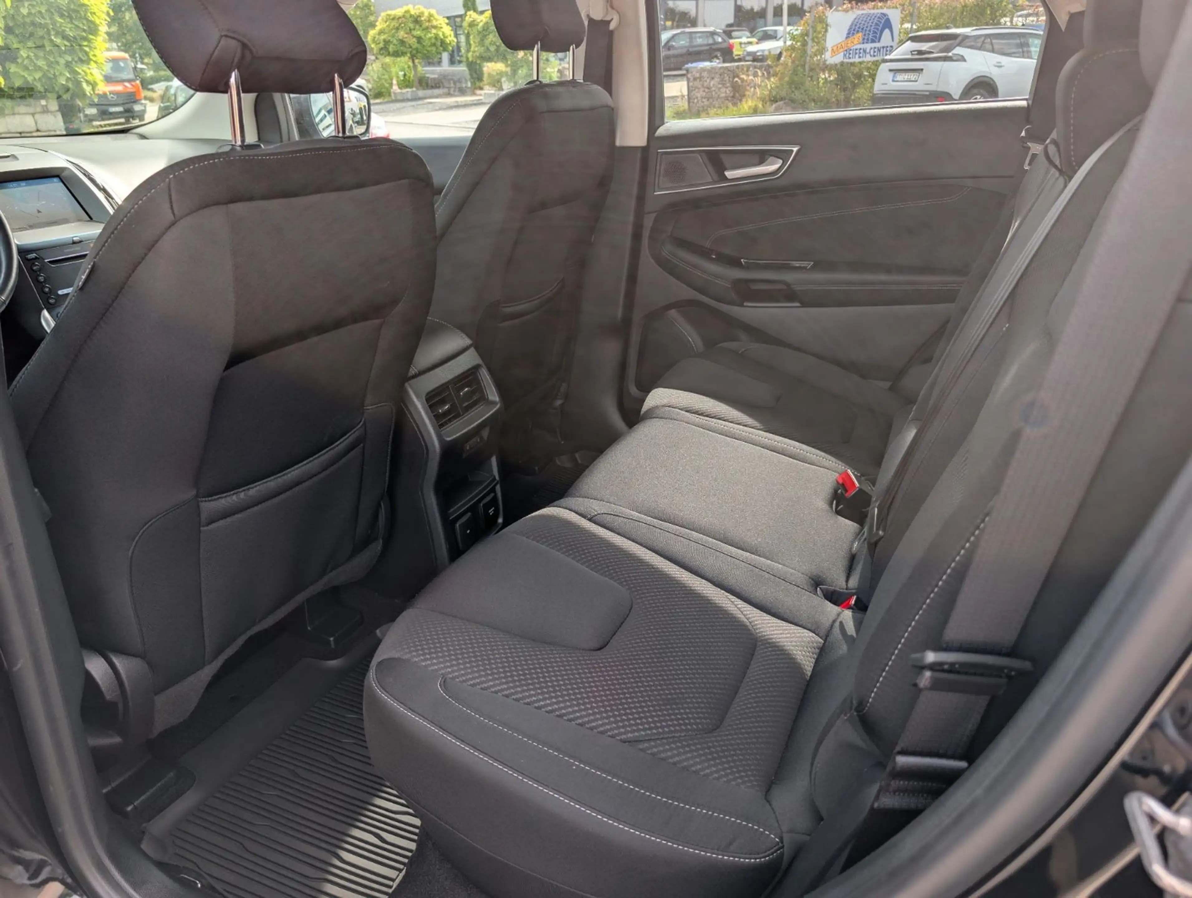 Ford Edge Titanium 4x4 — photo 10