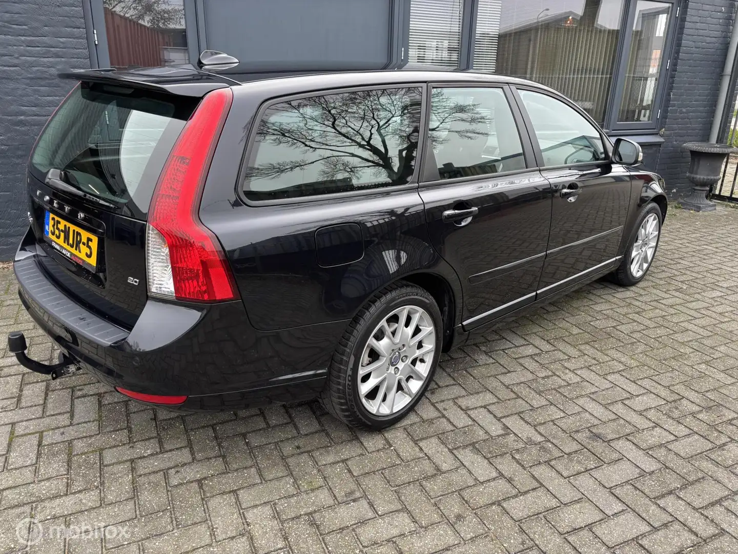 Volvo V50 2.0 Sport ECC Cruise 17"LM Bl.tooth Alu.inleg Stof Zwart - 2