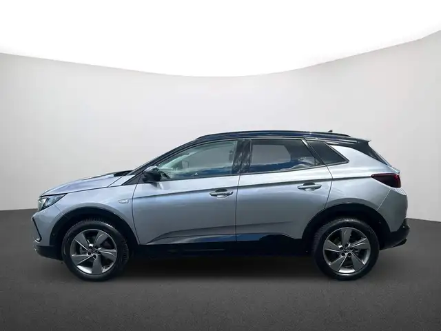 Opel Grandland view 4