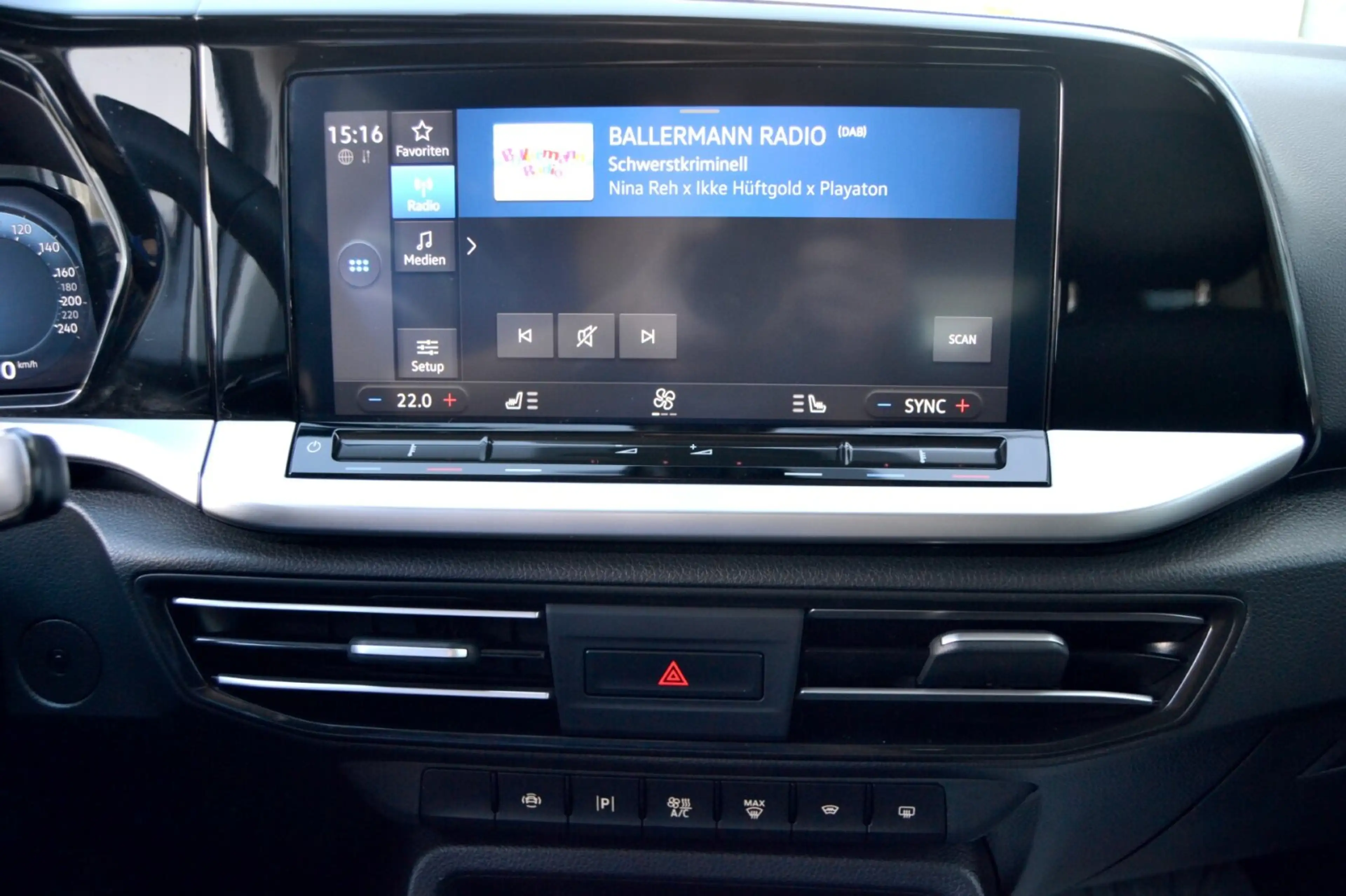 Ford Grand Tourneo 1,5 Sport Navi AutoAC LED SHZ PDC  Klima/el.Sitzv./BC/Tempomat/L-R Sensor/Dachrel./NSW — photo 14