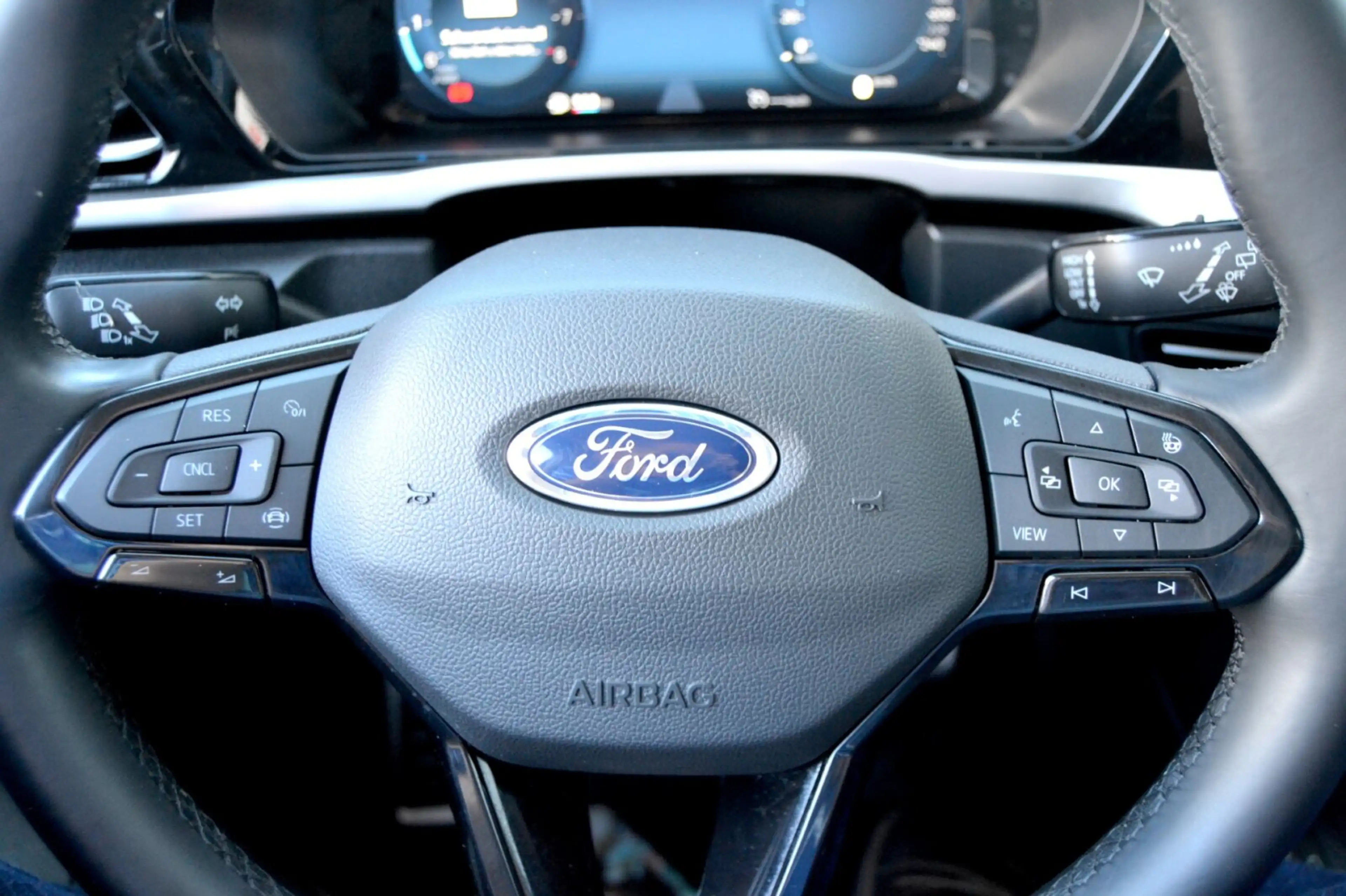 Ford Grand Tourneo 1,5 Sport Navi AutoAC LED SHZ PDC  Klima/el.Sitzv./BC/Tempomat/L-R Sensor/Dachrel./NSW — photo 13