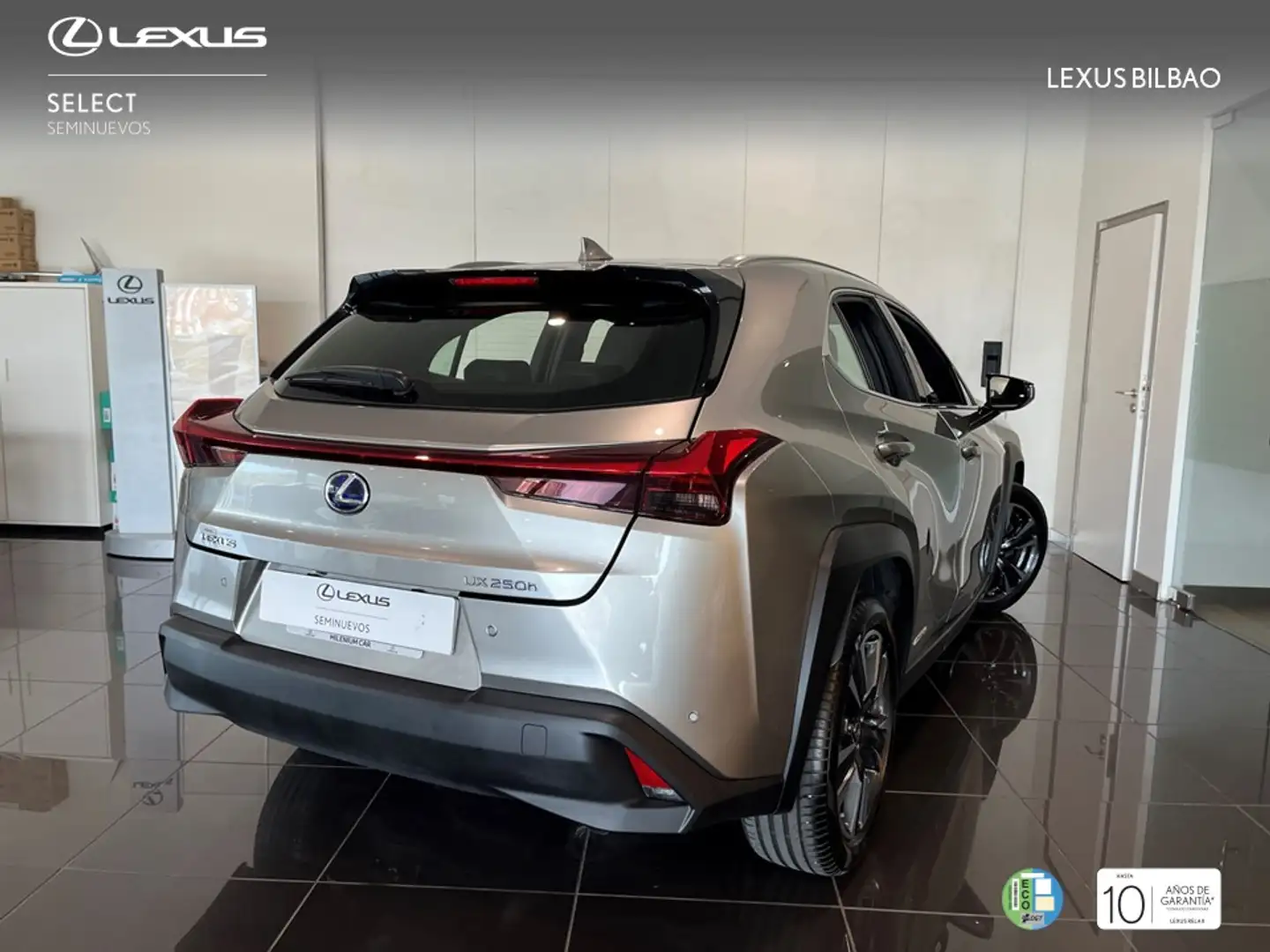 Lexus UX 250h Premium 2WD - 2