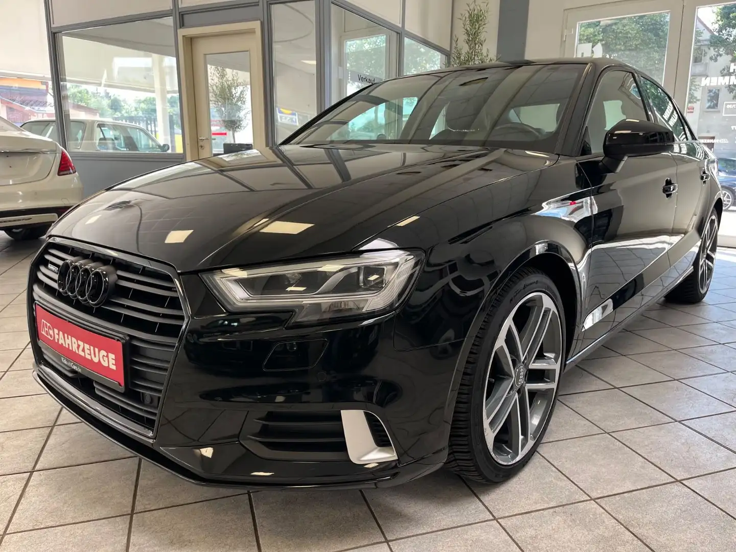 Audi A3 Lim. 40 TFSI Quattro S-Line Sport  / HU NEU Negro - 2