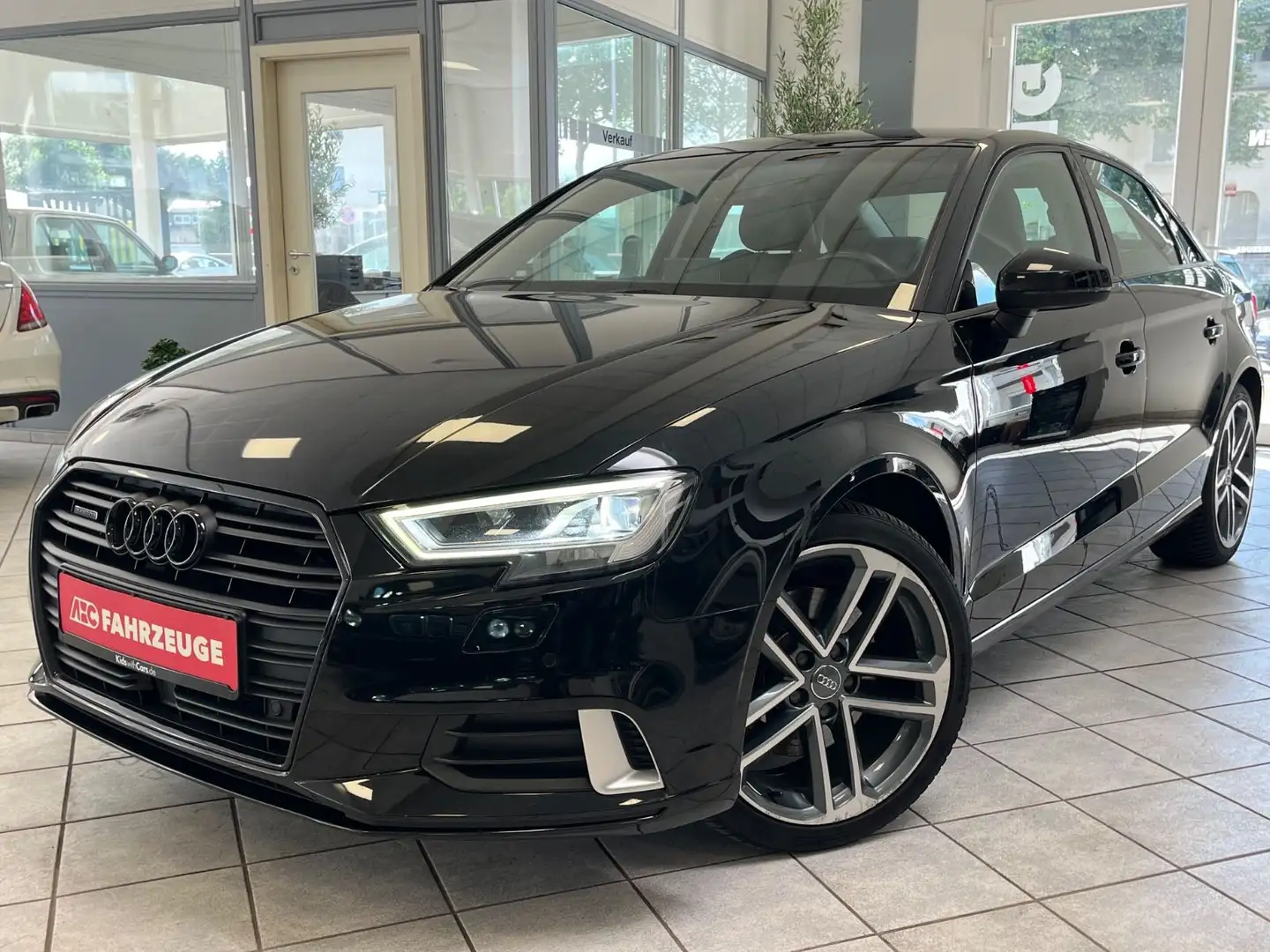 Audi A3 Lim. 40 TFSI Quattro S-Line Sport  / HU NEU Negro - 1