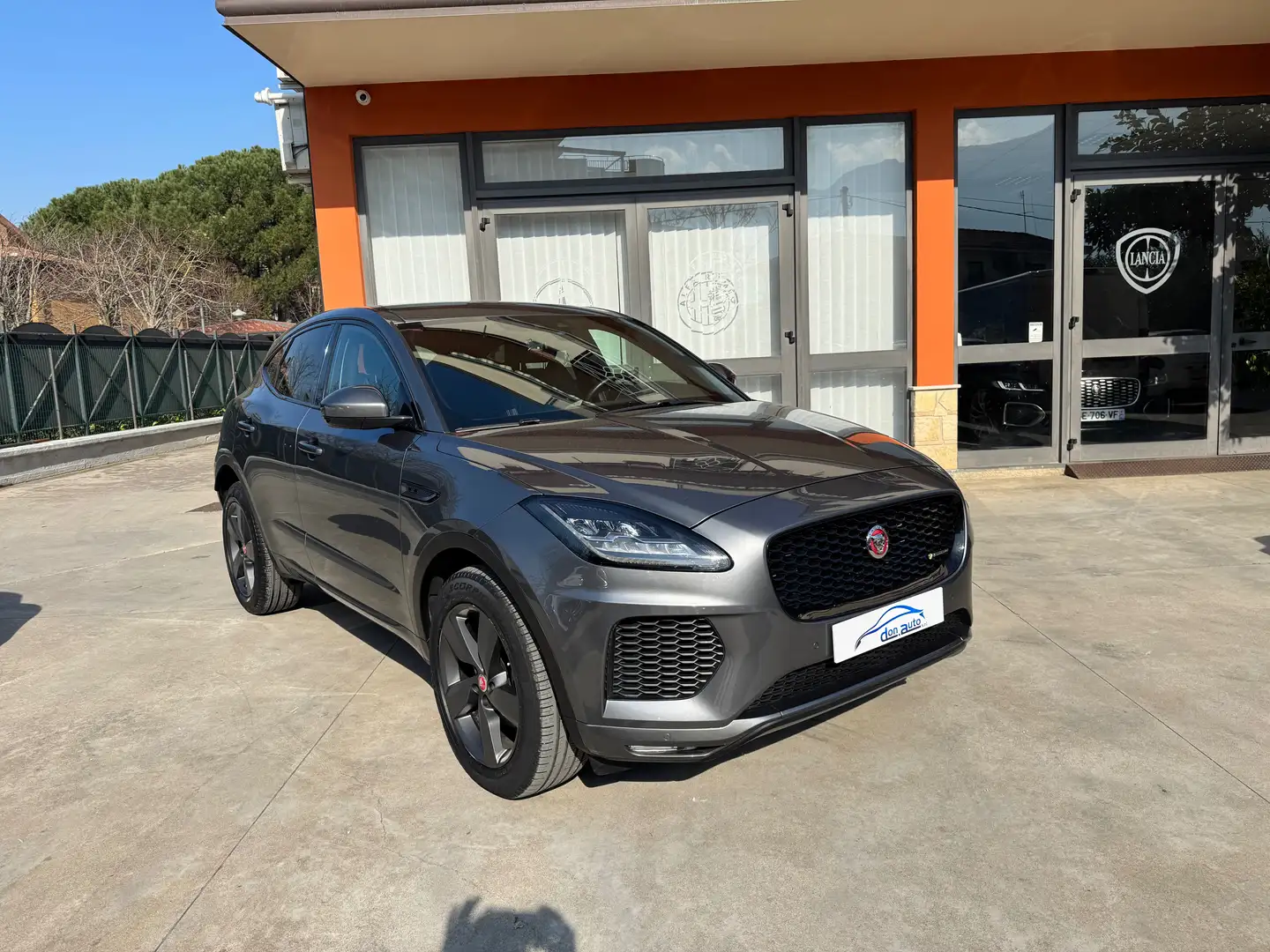 Jaguar E-Pace 2.0d i4 R-Dynamic S awd 150cv auto my19 Grau - 2
