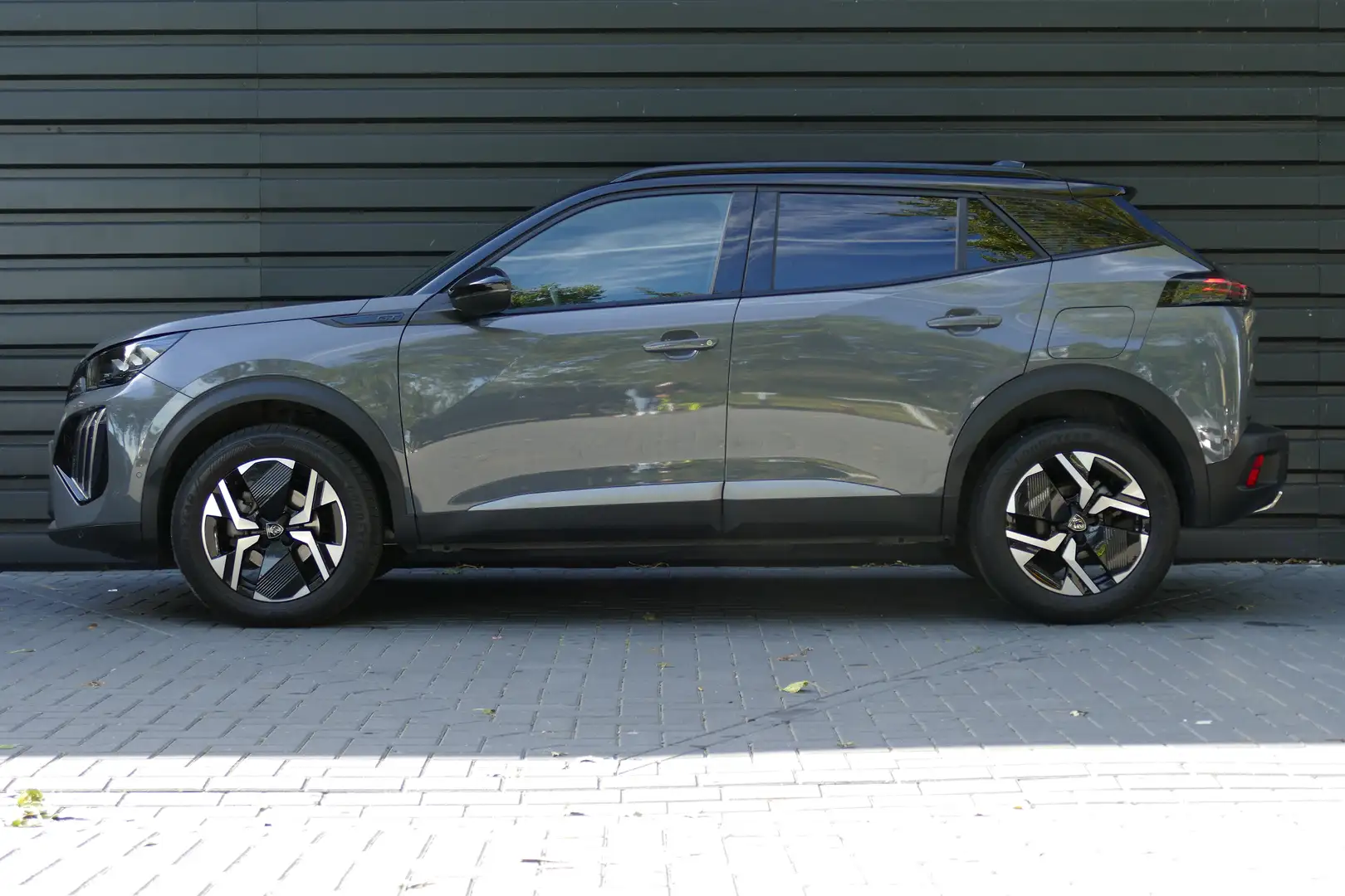Peugeot 2008 1.2 PURETECH 130PK GT PACK AUTOMAAT / NAVI / ALCAN Gris - 2