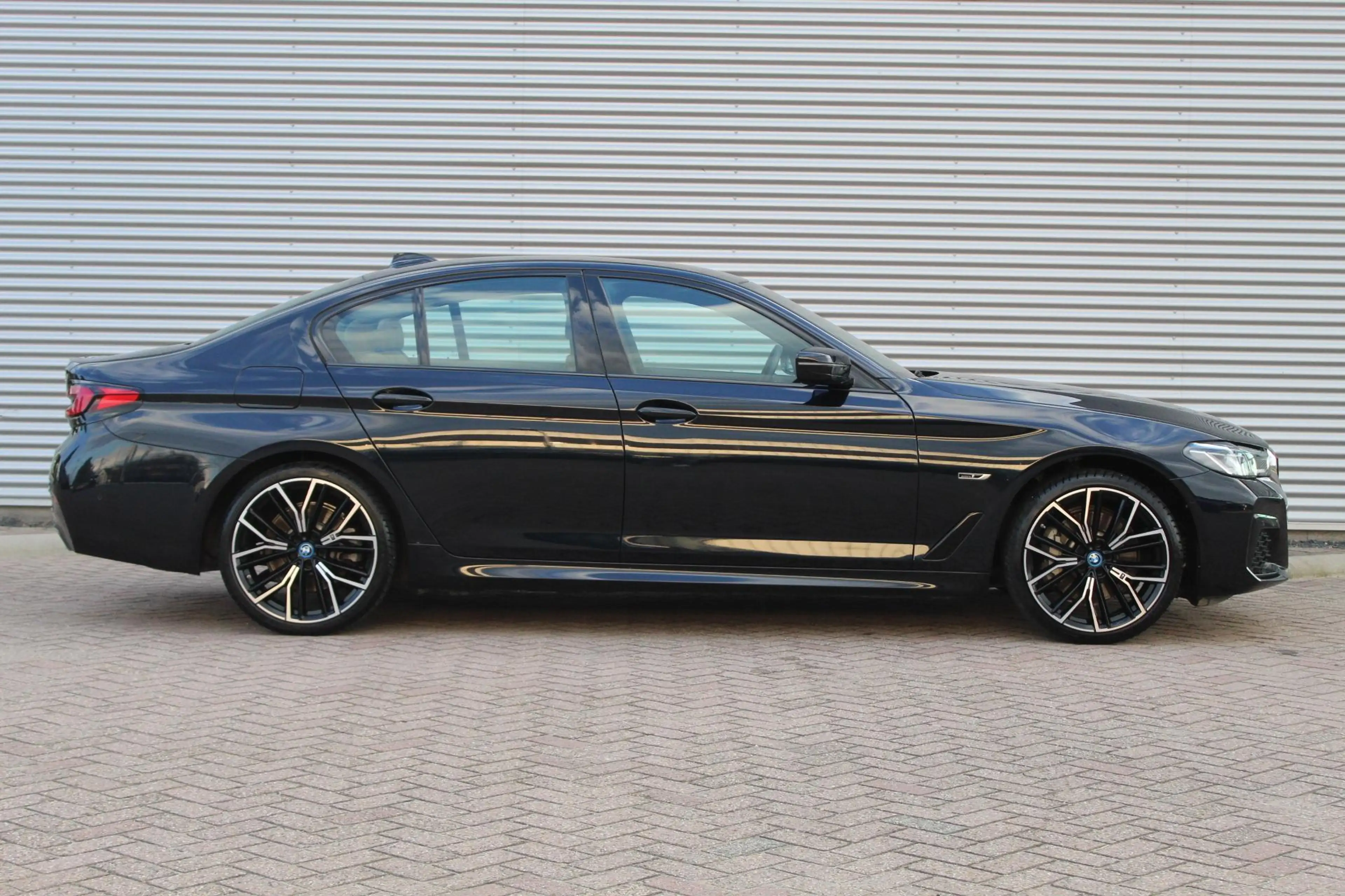 BMW 530 5-serie 530e M-Sport/Camera/20inch/Memory/adapt cr — photo 4