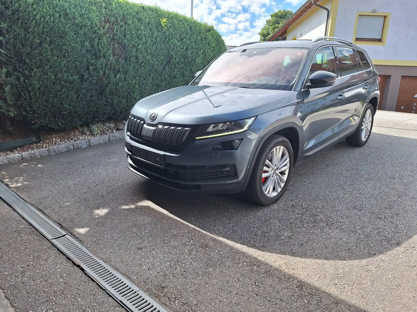 Skoda Kodiaq 2,0 TDI SCR 4x4 190PS Style DSG Grau - 2