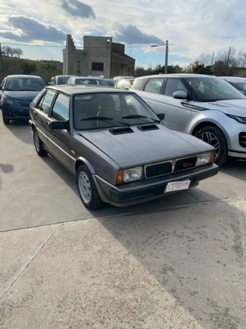 Lancia Delta 1.6 turbo HF Grijs - 2