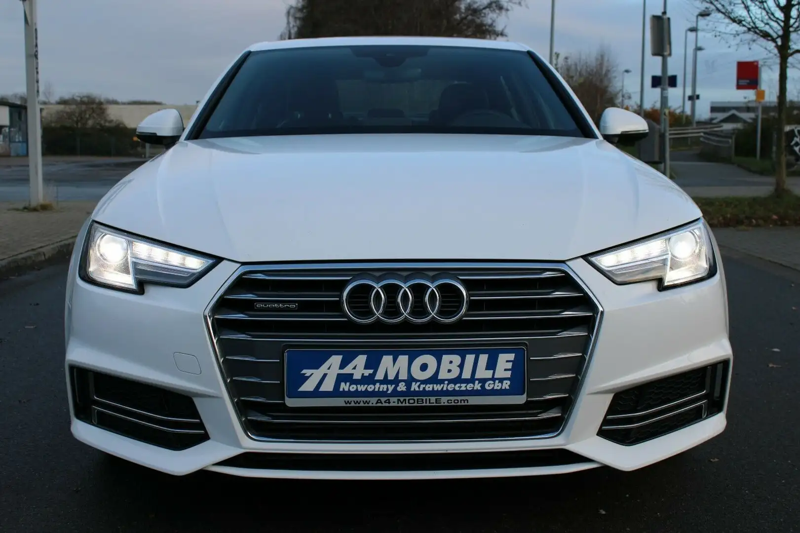 Audi A4 Lim. Quattro S-Line Navi Bi-Xenon SHZ EU6 Weiß - 1