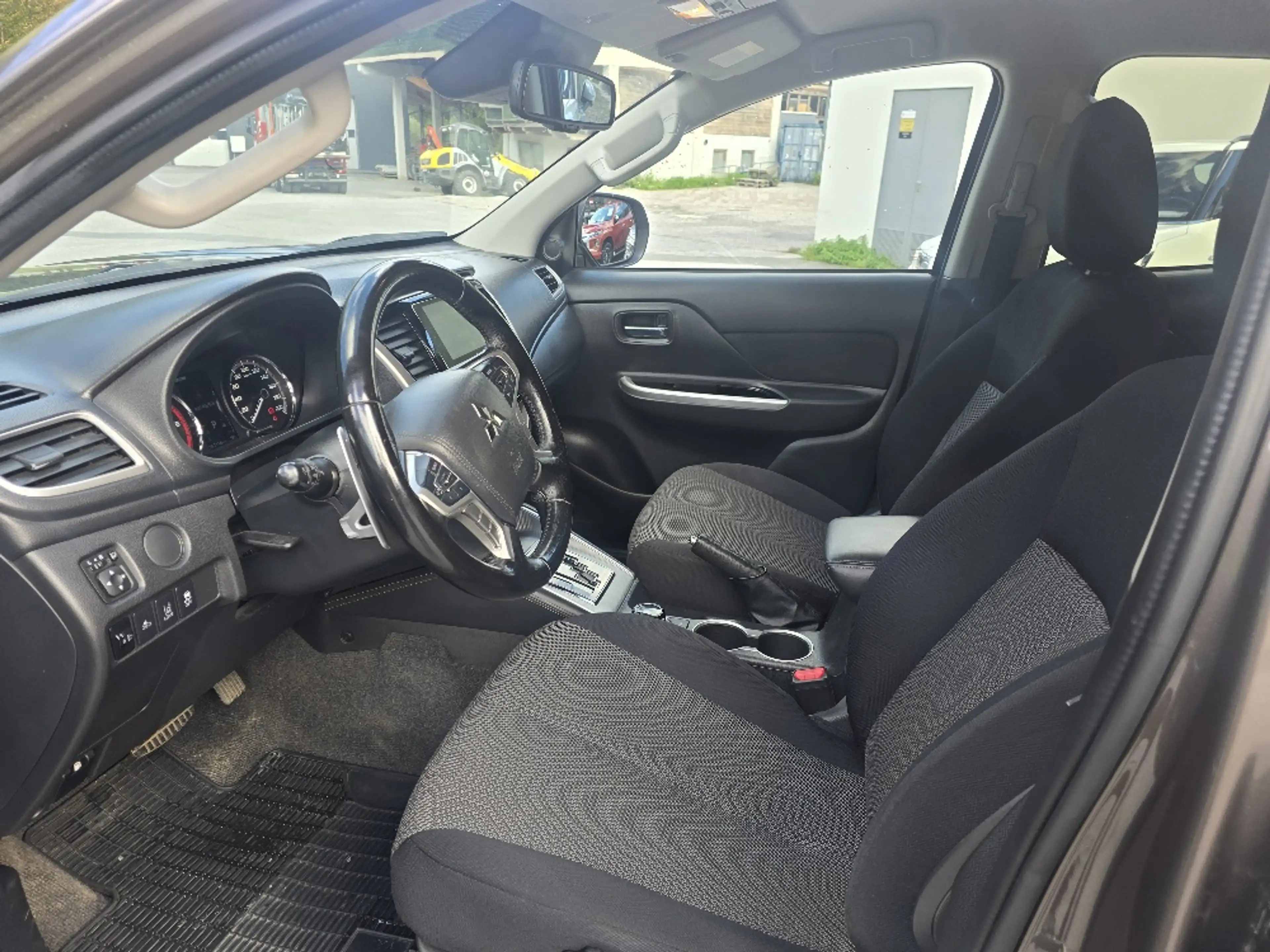 Mitsubishi L200 L 200 2,2 DI-D HP 4WD Doppelkabine Intense Aut. Intense — photo 4